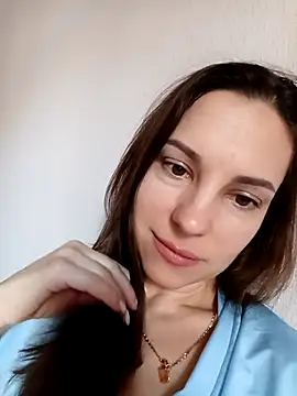 Snapshot of She-Moon chatting on March 3, 2026, 6:52 am She-Moon online show from March 3, 2026, 6:52 am