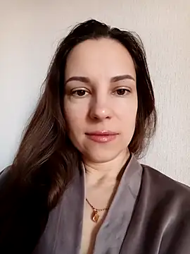 Snapshot of She-Moon chatting on March 6, 2026, 6:32 am She-Moon online show from March 6, 2026, 6:32 am