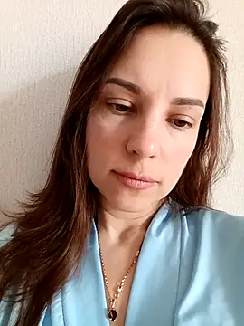 Snapshot of She-Moon chatting on March 20, 2026, 7:35 am She-Moon online show from March 20, 2026, 7:35 am