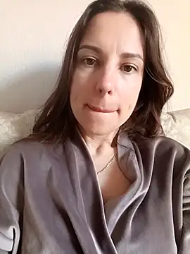 She-Moon online show from May 5, 2026, 5:48 am