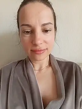 She-Moon online show from June 17, 2026, 6:49 am