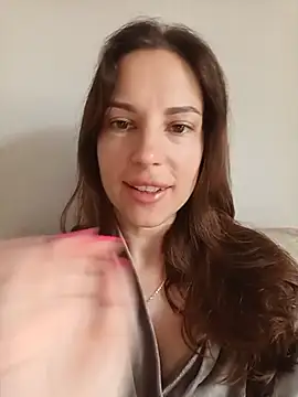 She-Moon online show from June 18, 2026, 5:19 am