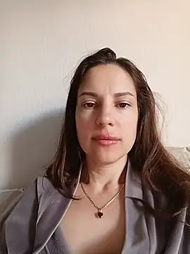 Snapshot of She-Moon chatting on June 25, 2026, 4:34 am She-Moon online show from June 25, 2026, 4:34 am