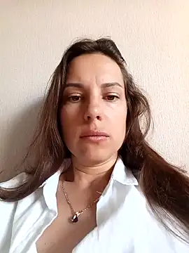 Snapshot of She-Moon chatting on July 1, 2026, 5:31 am She-Moon online show from July 1, 2026, 5:31 am