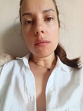 Snapshot of She-Moon chatting on July 2, 2026, 5:24 am She-Moon online show from July 2, 2026, 5:24 am