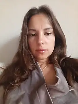 Snapshot of She-Moon chatting on July 3, 2026, 6:20 am She-Moon online show from July 3, 2026, 6:20 am