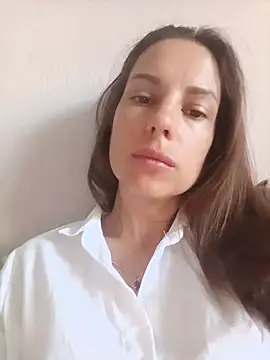 Snapshot of She-Moon chatting on July 5, 2026, 5:36 am She-Moon online show from July 5, 2026, 5:36 am