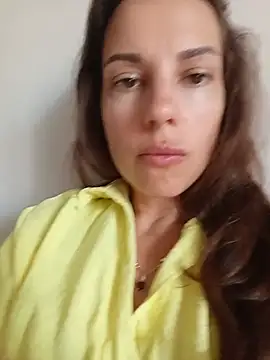 Snapshot of She-Moon chatting on July 8, 2026, 5:23 am She-Moon online show from July 8, 2026, 5:23 am