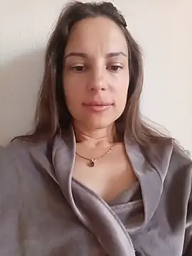 Snapshot of She-Moon chatting on July 12, 2026, 6:26 am She-Moon online show from July 12, 2026, 6:26 am