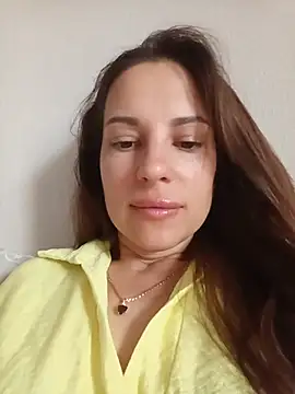 Snapshot of She-Moon chatting on July 13, 2026, 5:21 am She-Moon online show from July 13, 2026, 5:21 am