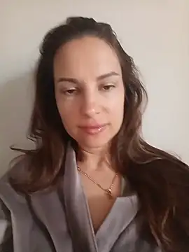 Snapshot of She-Moon chatting on July 14, 2026, 5:34 am She-Moon online show from July 14, 2026, 5:34 am