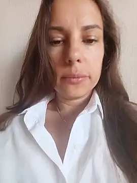 Snapshot of She-Moon chatting on July 17, 2026, 5:58 am She-Moon online show from July 17, 2026, 5:58 am