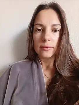Snapshot of She-Moon chatting on July 18, 2026, 5:33 am She-Moon online show from July 18, 2026, 5:33 am