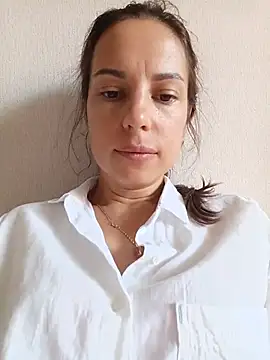 Snapshot of She-Moon chatting on August 1, 2026, 6:23 am She-Moon online show from August 1, 2026, 6:23 am