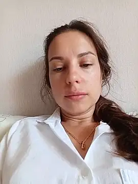 Snapshot of She-Moon chatting on August 3, 2026, 9:15 am She-Moon online show from August 3, 2026, 9:15 am