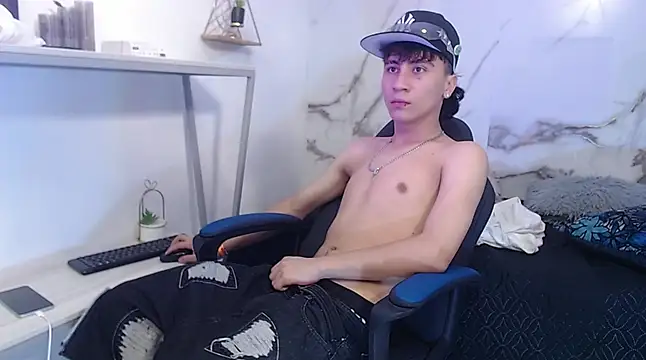 XanderGrey8 online show from May 3, 2026, 7:09 pm