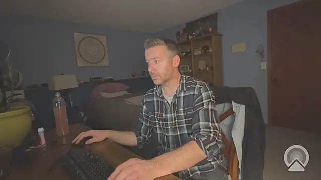 Snapshot of chrisw8140 chatting on May 10, 2026, 3:44 am chrisw8140 online show from May 10, 2026, 3:44 am