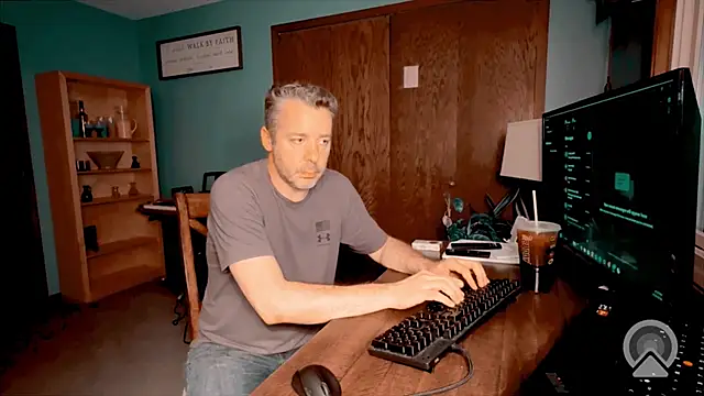 Snapshot of chrisw8140 chatting on June 29, 2026, 1:23 am chrisw8140 online show from June 29, 2026, 1:23 am