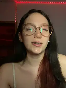 YoungLisaa18 online show from April 7, 2026, 6:52 pm