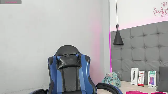 Snapshot of scarletcherry18 chatting on May 13, 2026, 3:37 am scarletcherry18 online show from May 13, 2026, 3:37 am