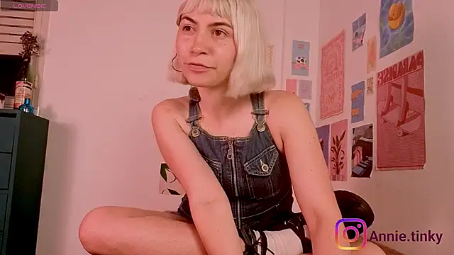 annieTinky0 online show from March 9, 2026, 1:09 am