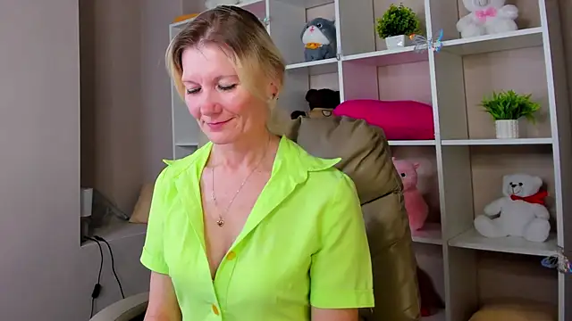 Julie Lucas online show from March 5, 2026, 1:01 am