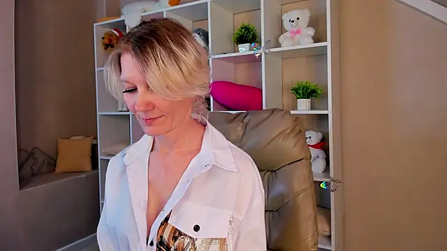 Julie Lucas online show from March 7, 2026, 8:22 am