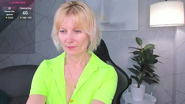 Julie Lucas online show from June 7, 2026, 11:41 pm