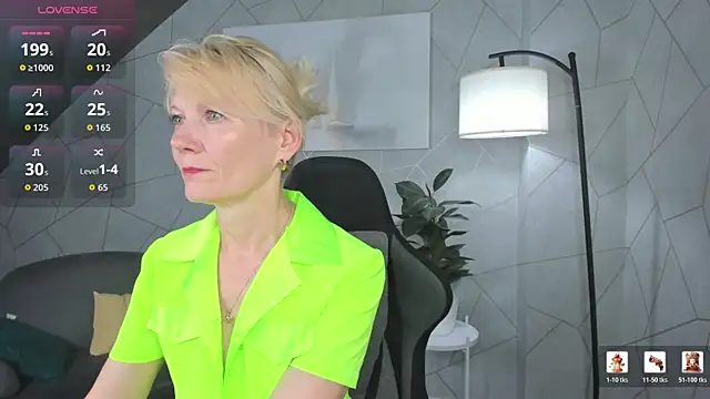 Julie Lucas online show from June 10, 2026, 11:46 pm