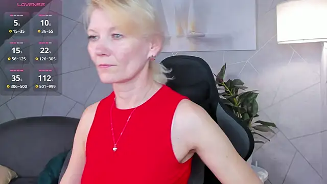 Snapshot of Julie_Lucas chatting on June 22, 2026, 11:57 pm Julie Lucas online show from June 22, 2026, 11:57 pm