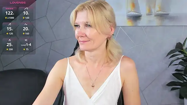 Snapshot of Julie_Lucas chatting on July 23, 2026, 12:24 am Julie Lucas online show from July 23, 2026, 12:24 am