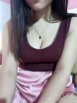 Ngocmai lazdy online show from May 4, 2026, 2:40 am