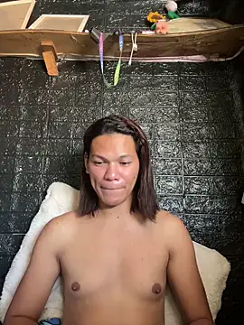 HugeAgatha online show from February 4, 2026, 1:22 am