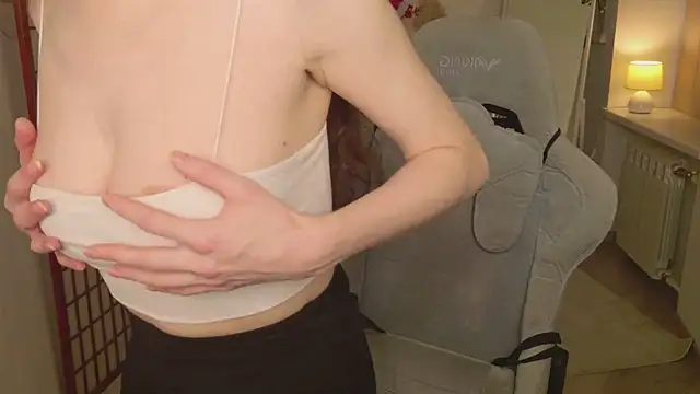 Snapshot of Julies_Lii chatting on March 8, 2026, 1:48 pm Julies Lii online show from March 8, 2026, 1:48 pm