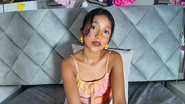 Real virgin Pussy online show from May 6, 2026, 7:41 pm