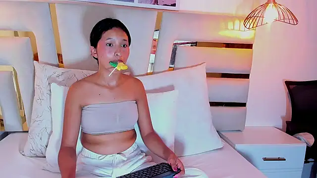 Real virgin Pussy online show from May 16, 2026, 1:32 pm