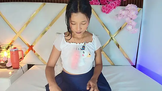Real virgin Pussy online show from June 19, 2026, 6:56 pm