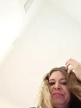 Didi2081 online show from March 25, 2026, 12:49 am