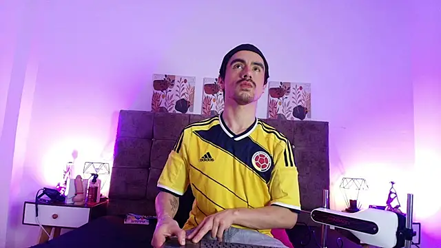 Ethan Briggs  online show from June 18, 2026, 3:40 am