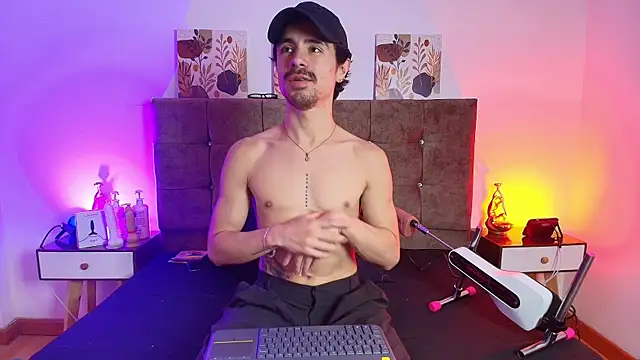 Ethan Briggs  online show from July 20, 2026, 3:43 am