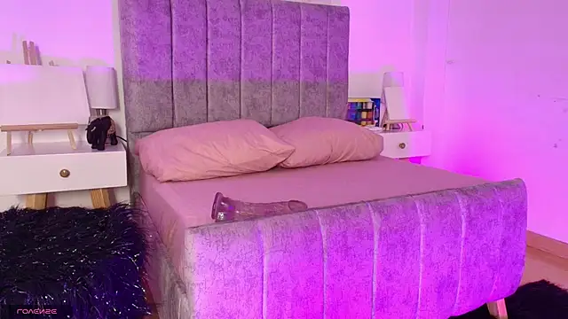 Lucy Carson  online show from February 13, 2026, 4:08 am