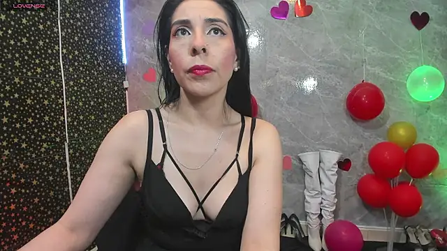 adellelennoxx online show from February 18, 2026, 8:43 am