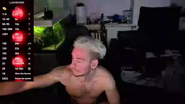Rayzel White online show from May 3, 2026, 11:44 pm