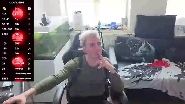 Rayzel White online show from May 6, 2026, 11:48 am