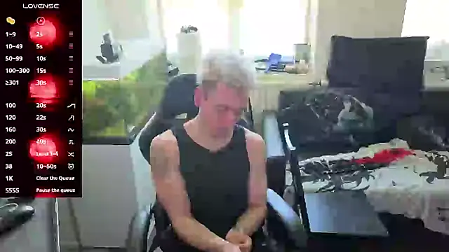 Rayzel White online show from May 7, 2026, 11:48 am