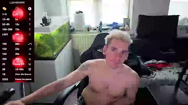 Rayzel White online show from May 9, 2026, 5:51 pm