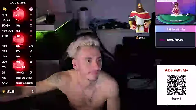 Rayzel White online show from May 17, 2026, 1:03 am