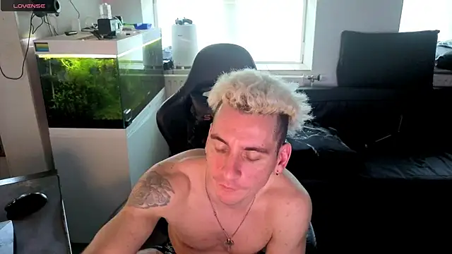 Rayzel White online show from May 23, 2026, 4:33 pm