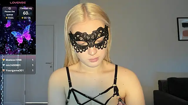 Snapshot of Polly_Skil chatting on June 3, 2026, 3:39 pm Polly Skil online show from June 3, 2026, 3:39 pm