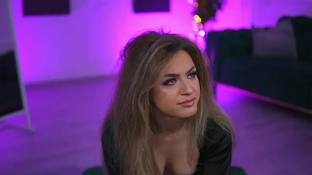 NayaQuinn online show from March 15, 2026, 8:04 pm